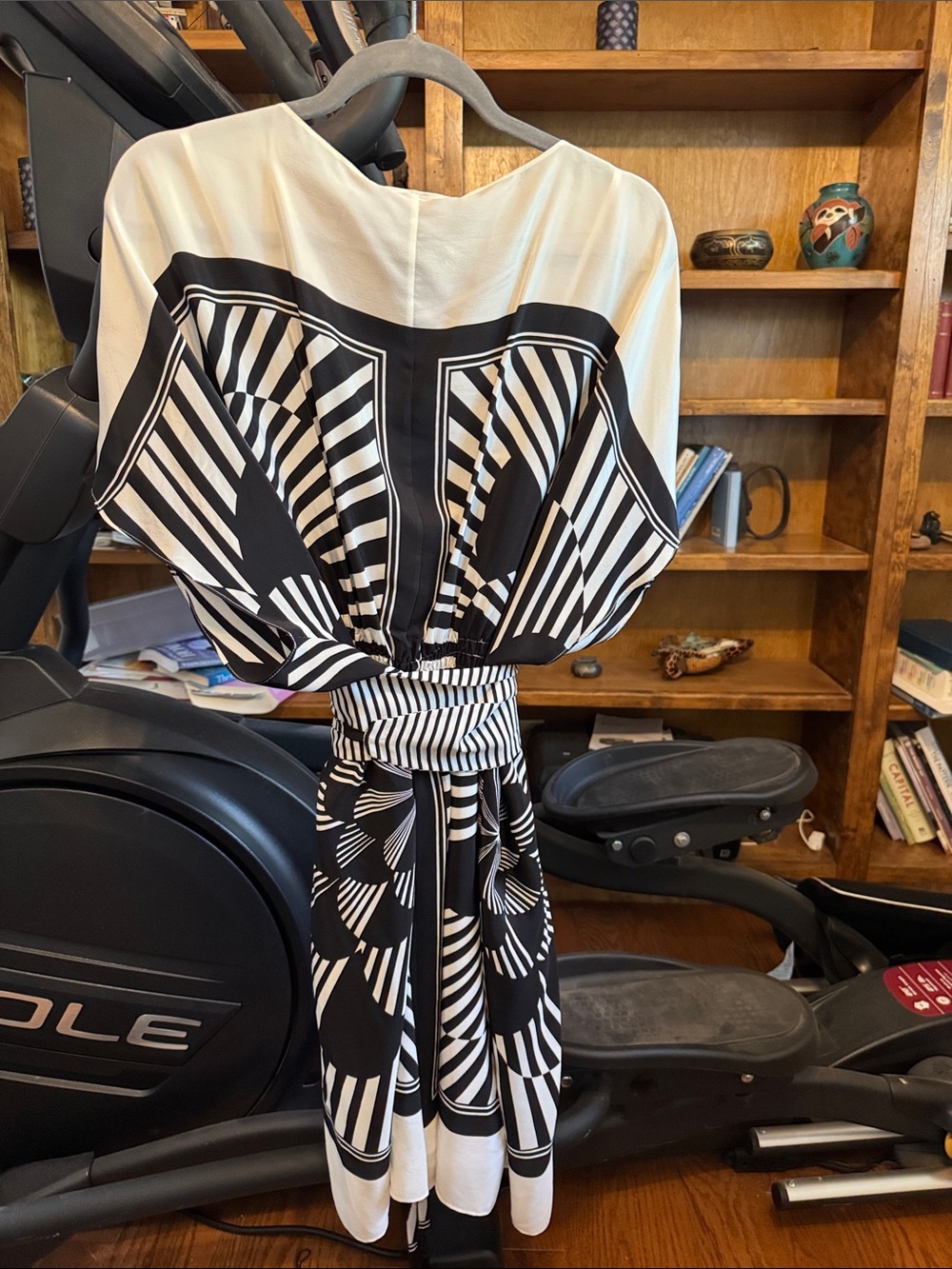 BCBG Black & White Graphic Stripe Wrap Dress Sz M - Picture 2 of 2